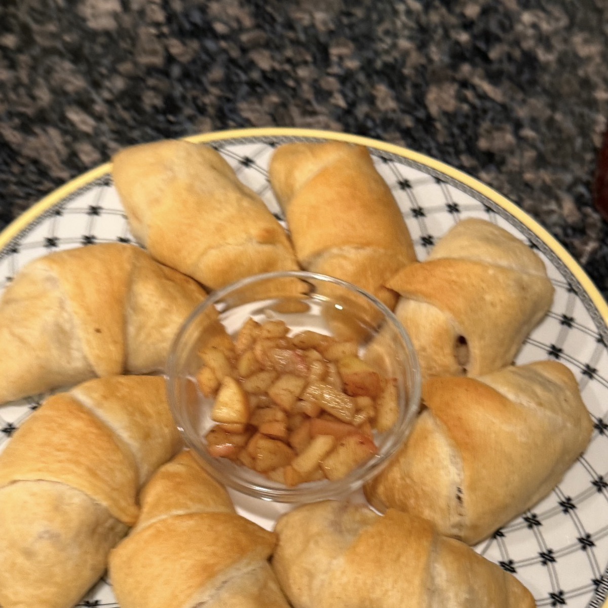 Easy Apple Pie Crescent Pockets
