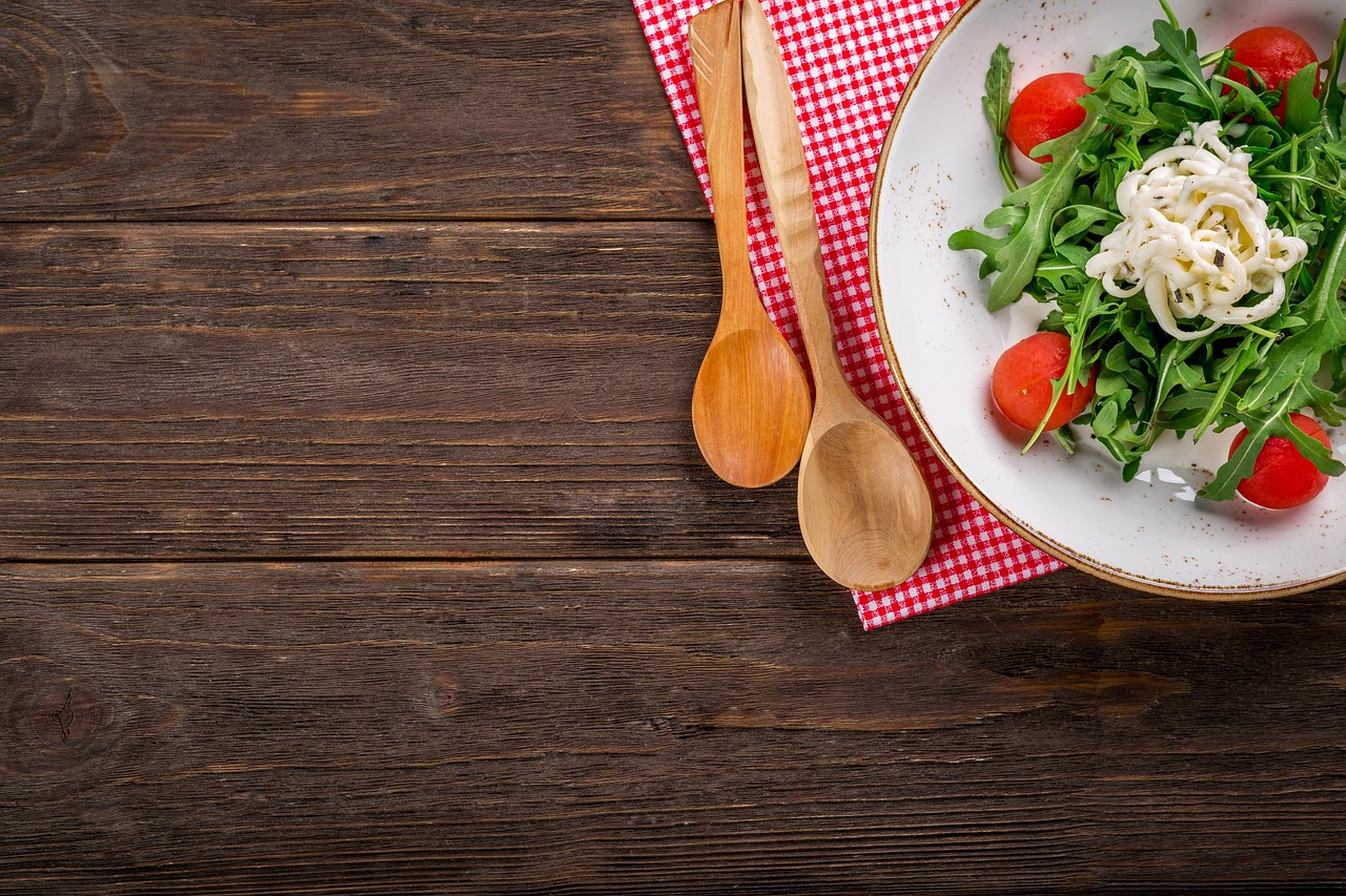 Arugula Salad with Cherry Tomatoes and Mozzarella