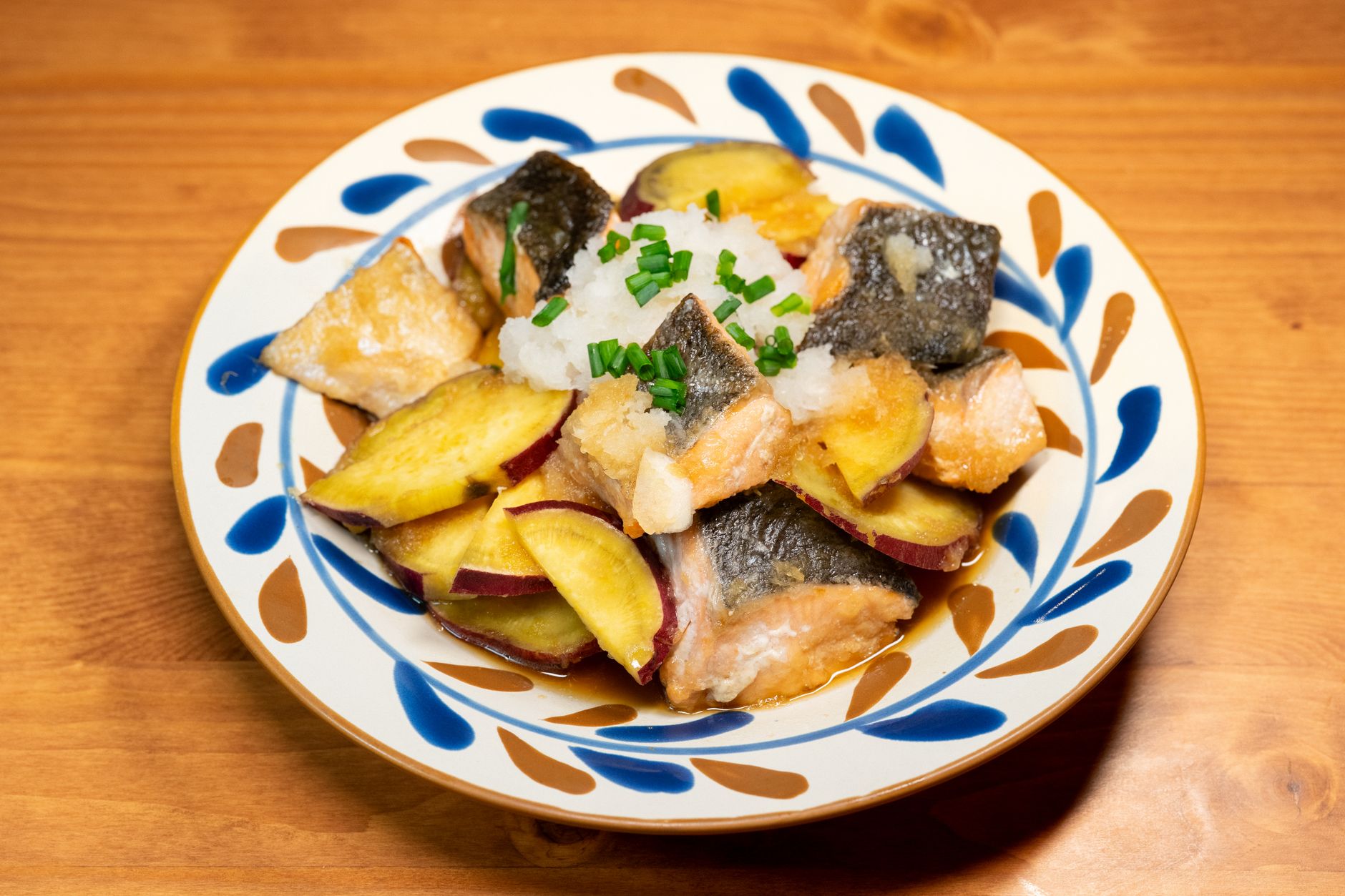 Baked Salmon with Potatoes and Onions