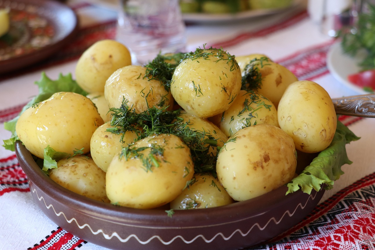 Boiled Potatoes with Dill