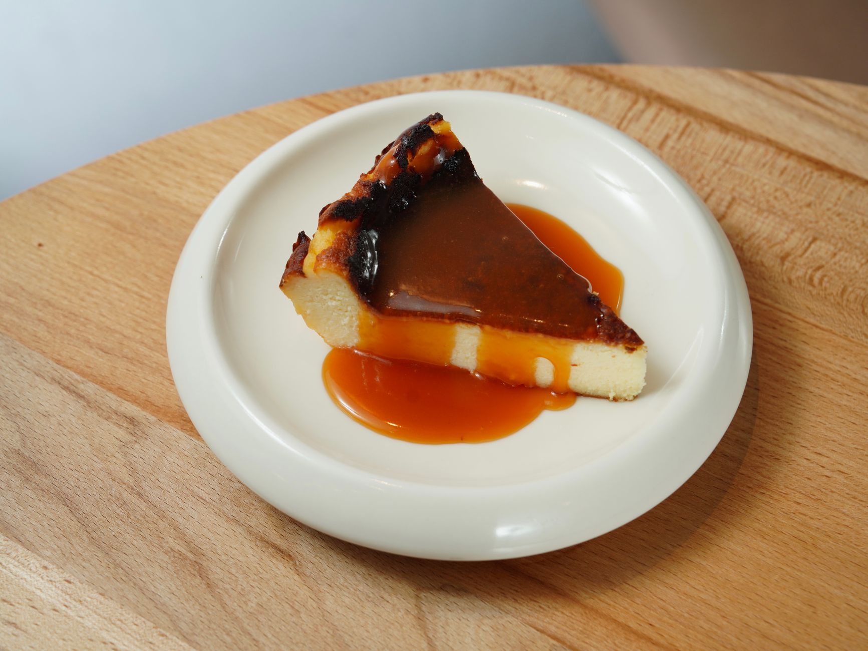 Burnt Cheesecake with Caramel Sauce