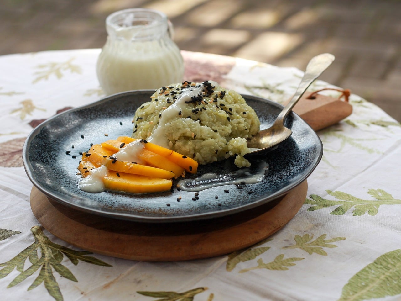 Cauliflower Mash with Mango and Sesame Seeds