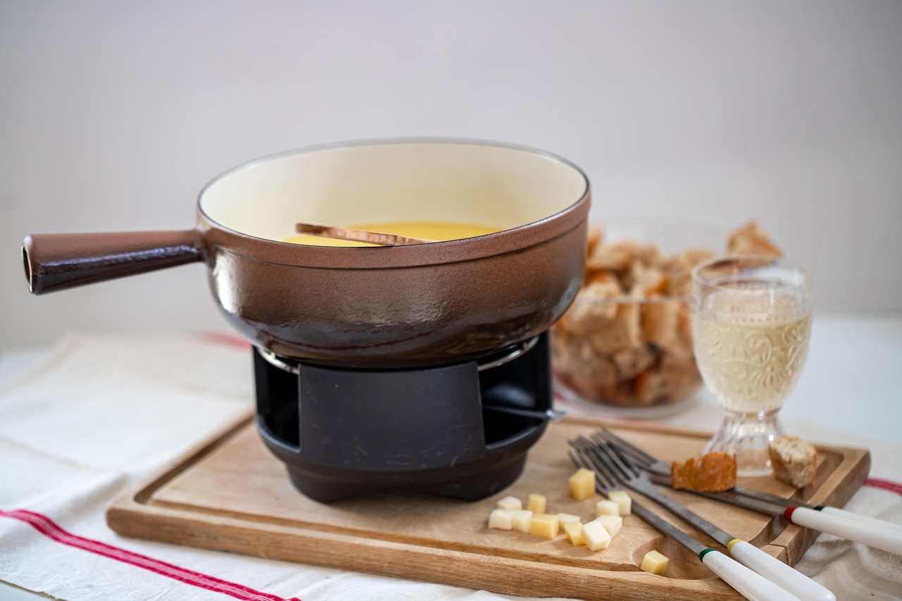 Cheese Fondue with Wine and Bread
