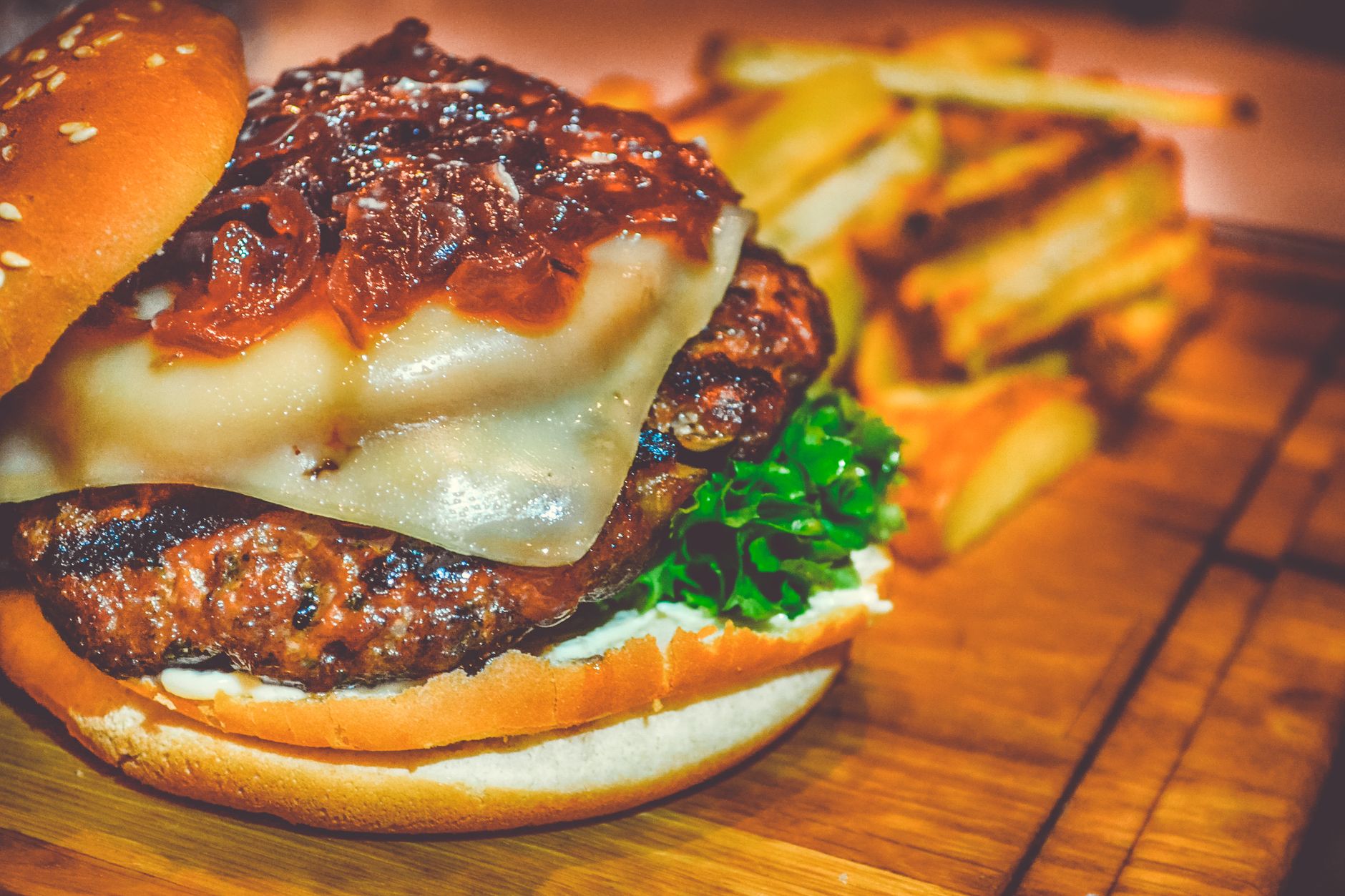 Cheeseburger with Bacon and Caramelized Onions