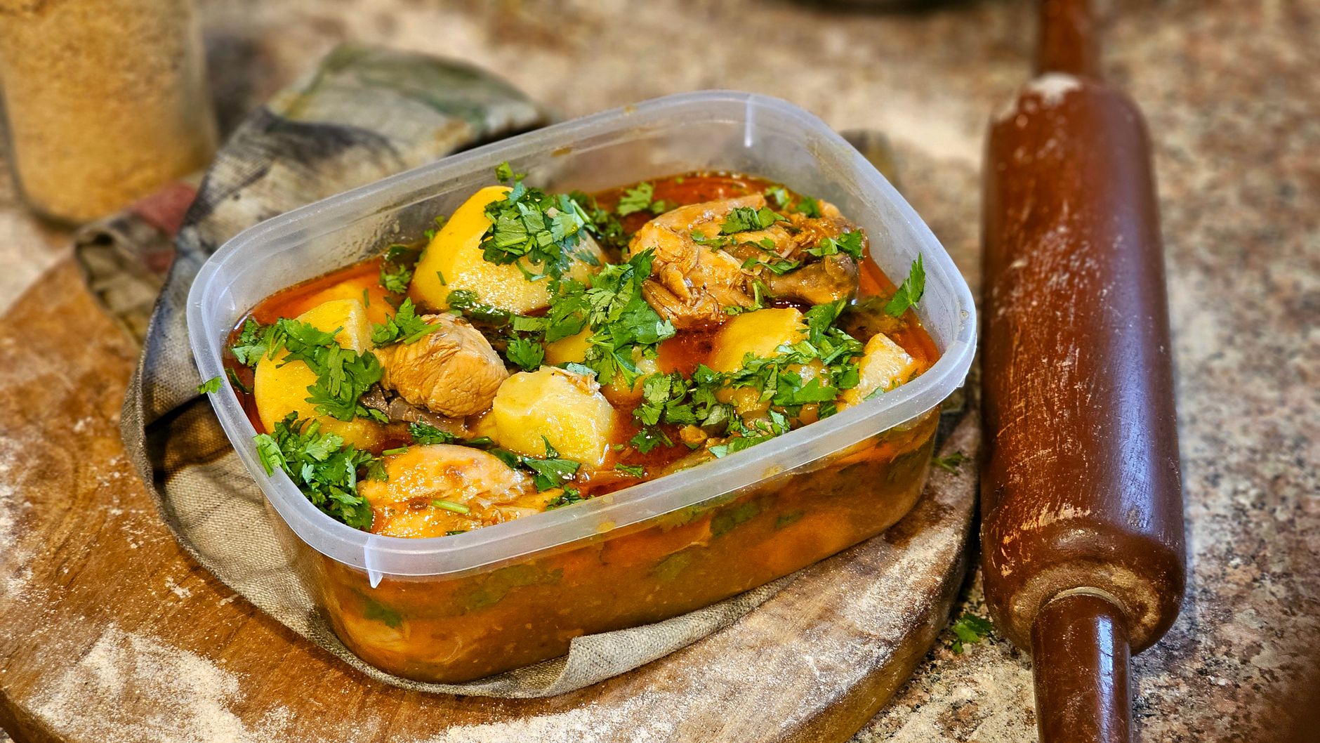 Chicken and Potatoes in Tomato Sauce