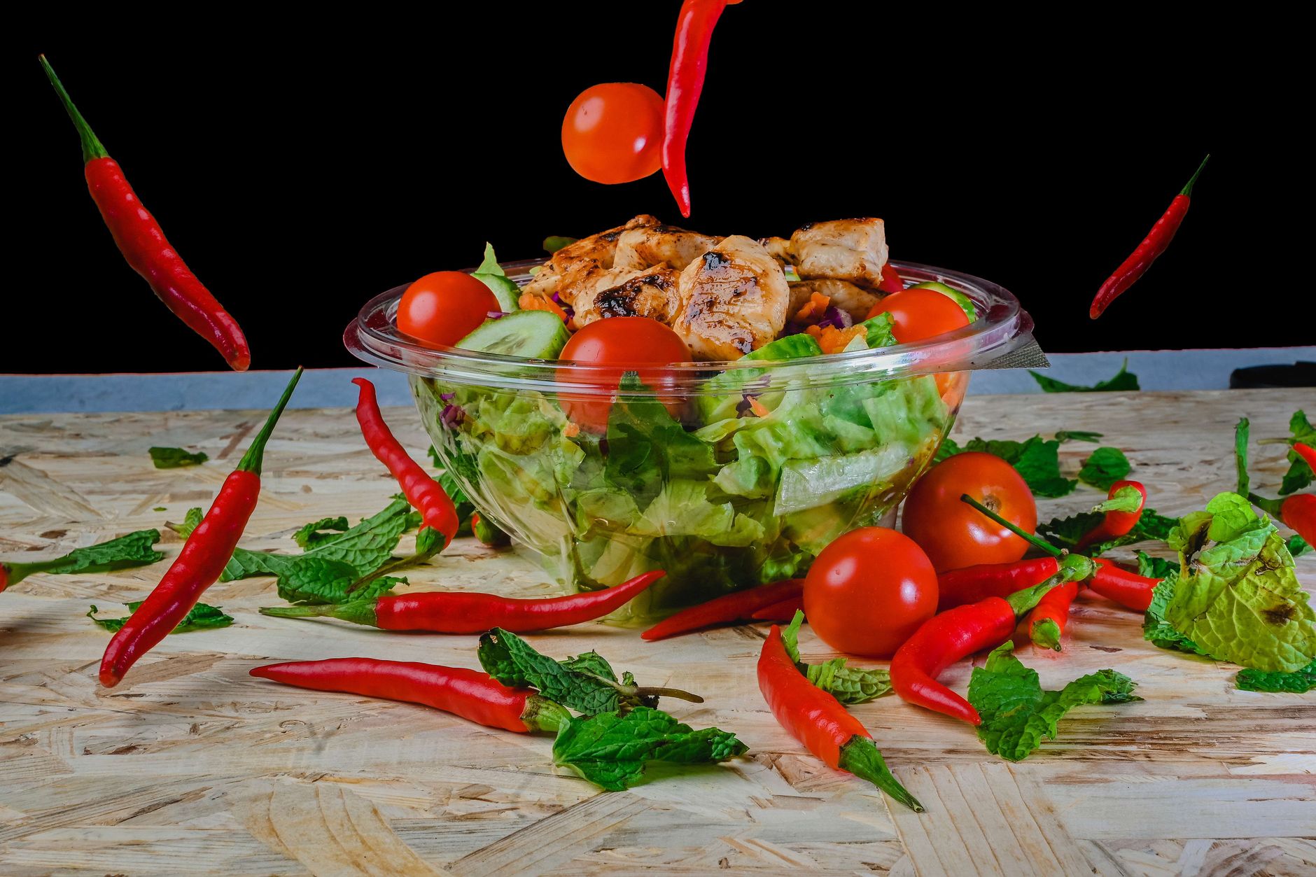 Chicken Salad with Chili and Tomato