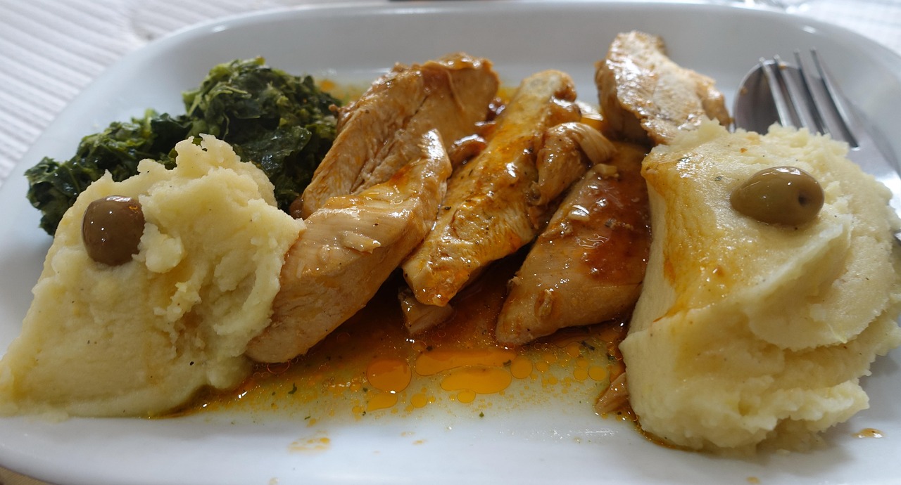 Chicken with Mashed Potatoes and Spinach
