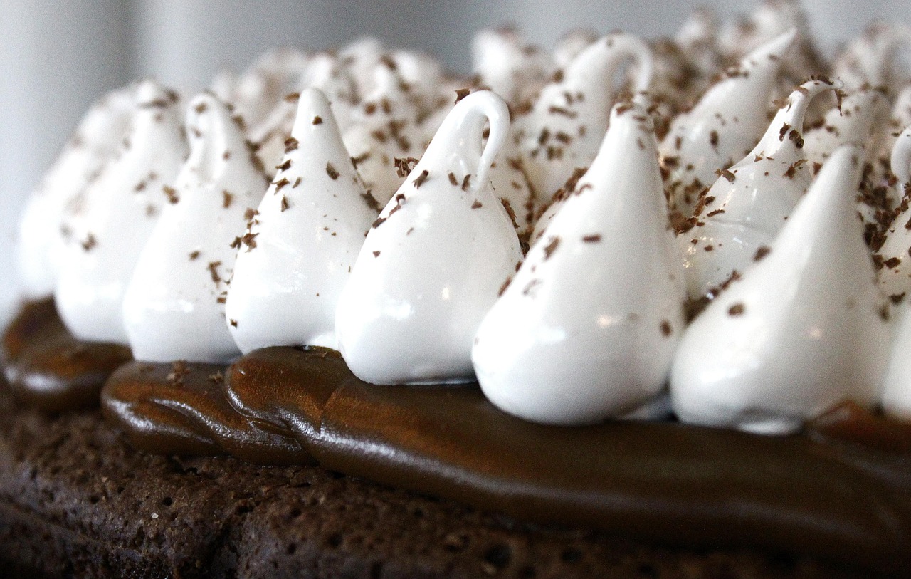 Chocolate Cake with Meringue Peaks