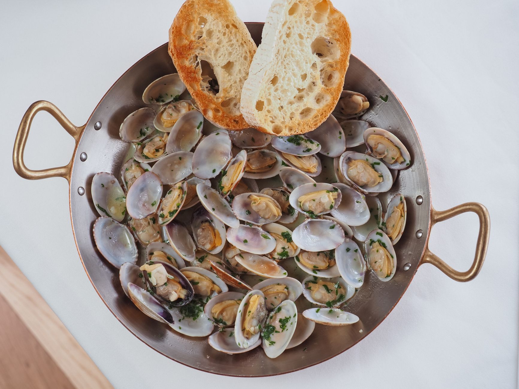 Clams with Garlic and White Wine