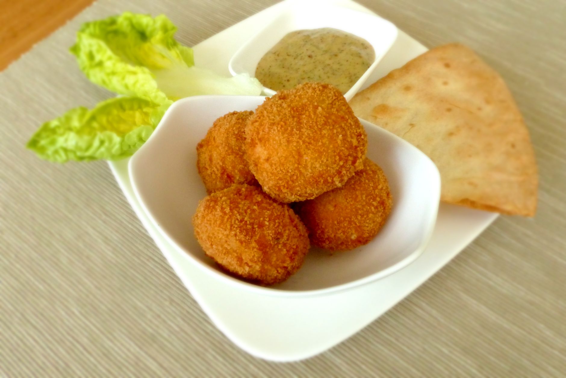 Crab Cakes with Chutney and Naan
