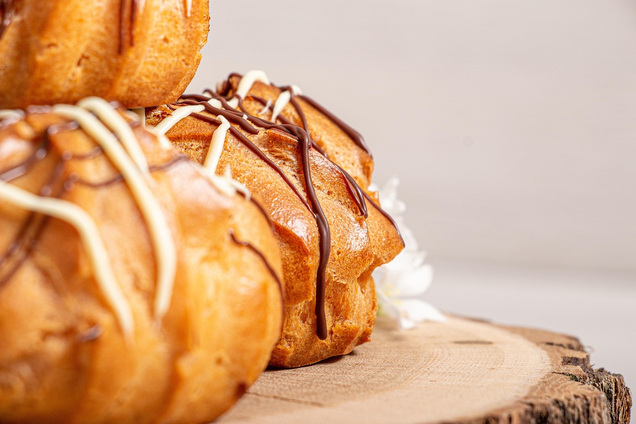 Cream Puffs with Chocolate Drizzle