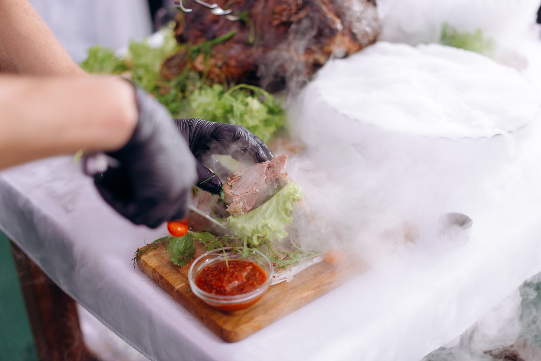 Grilled Beef with Salad and Sauce