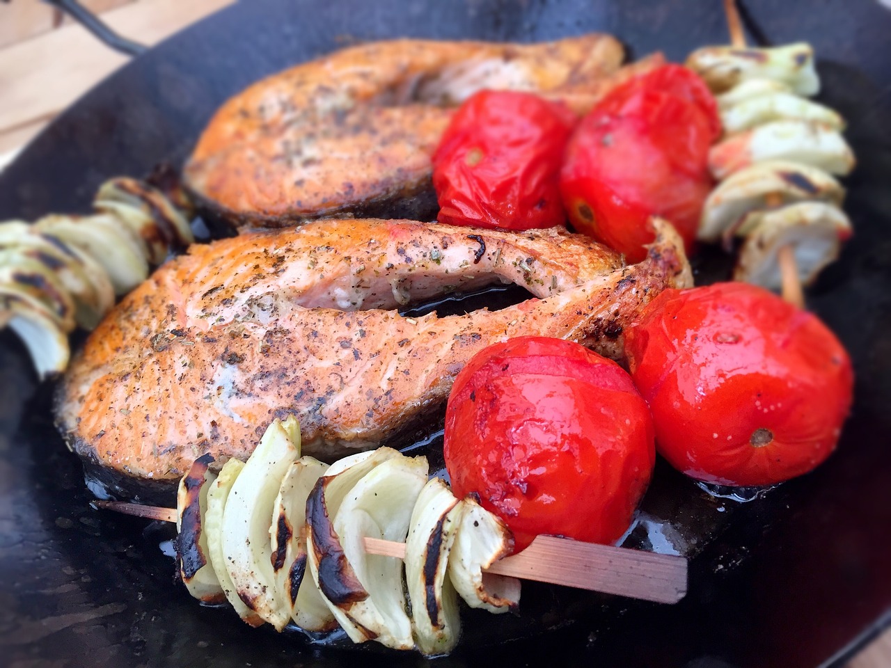 Grilled Salmon with Tomatoes and Onions
