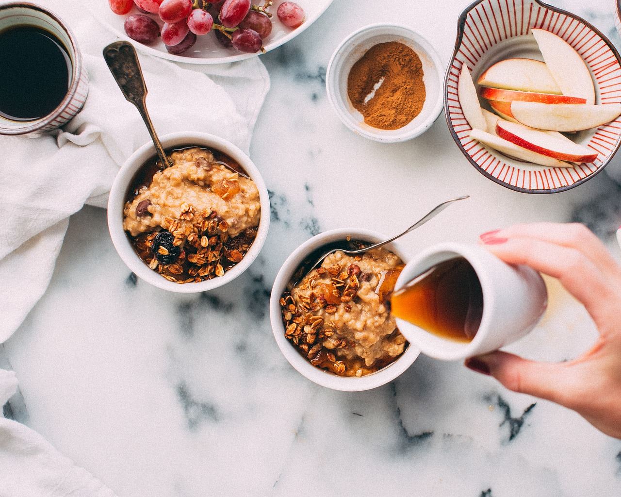 Oatmeal with Fruit and Maple Syrup