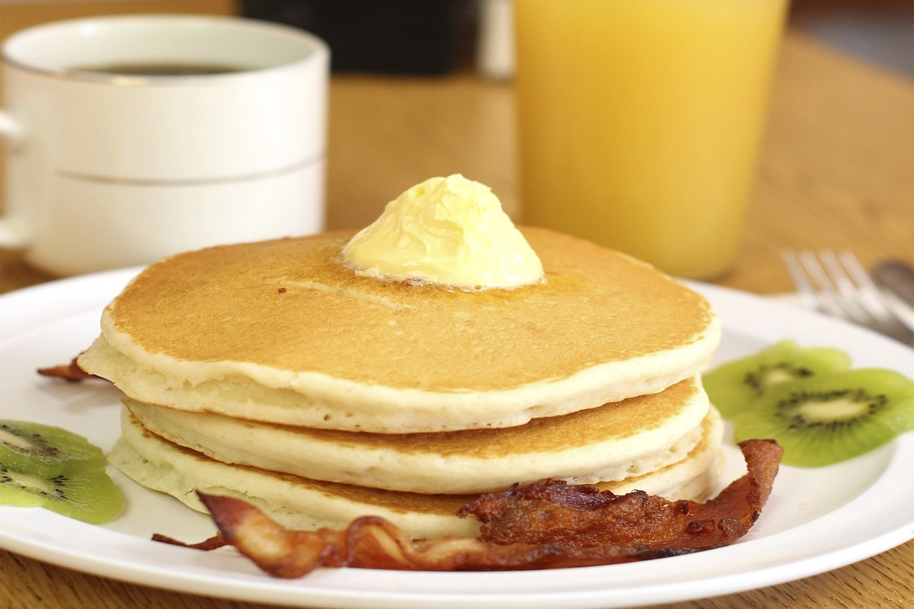 Pancakes with Bacon and Kiwi
