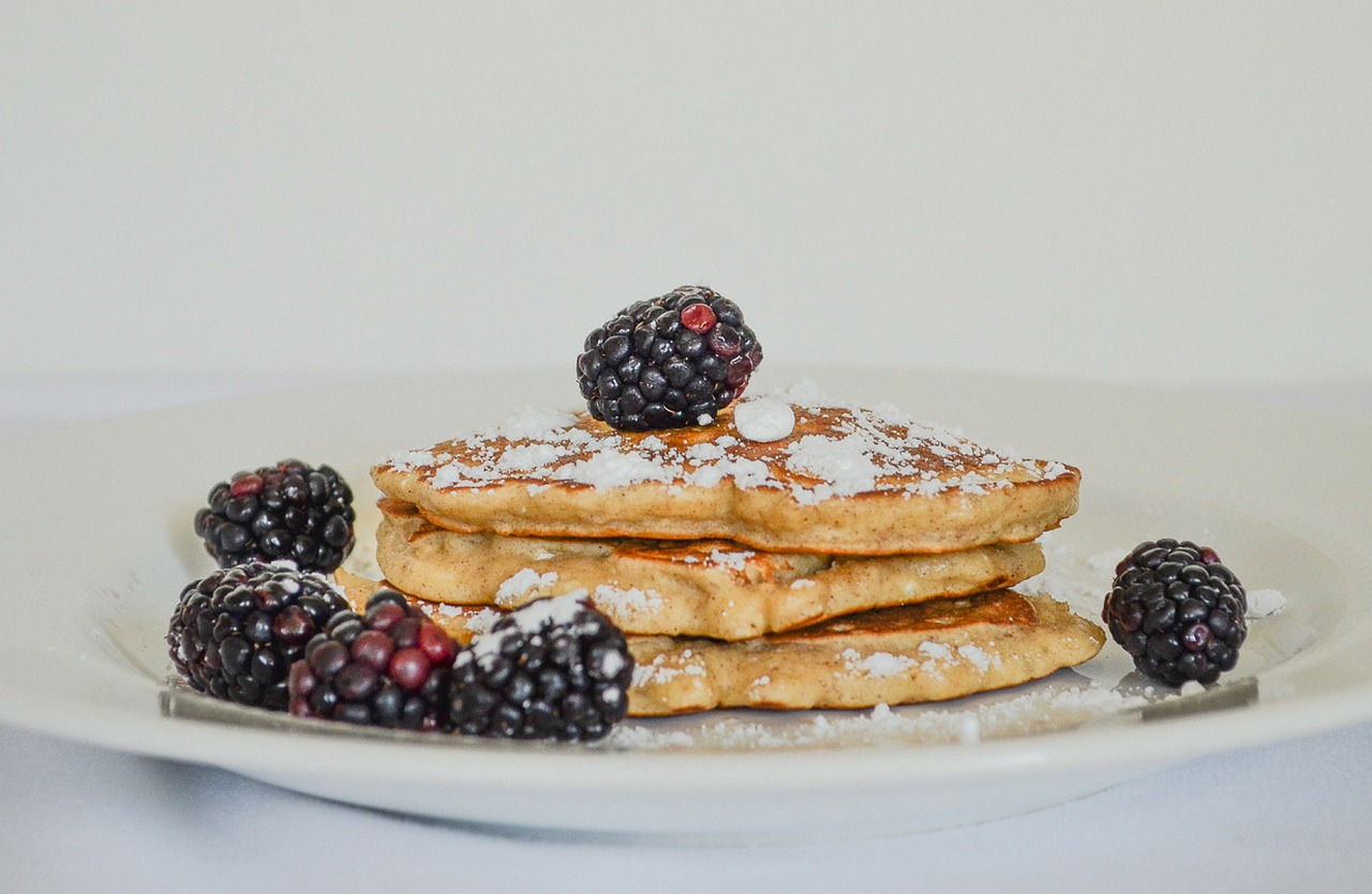 Pancakes with Blackberries and Powdered Sugar