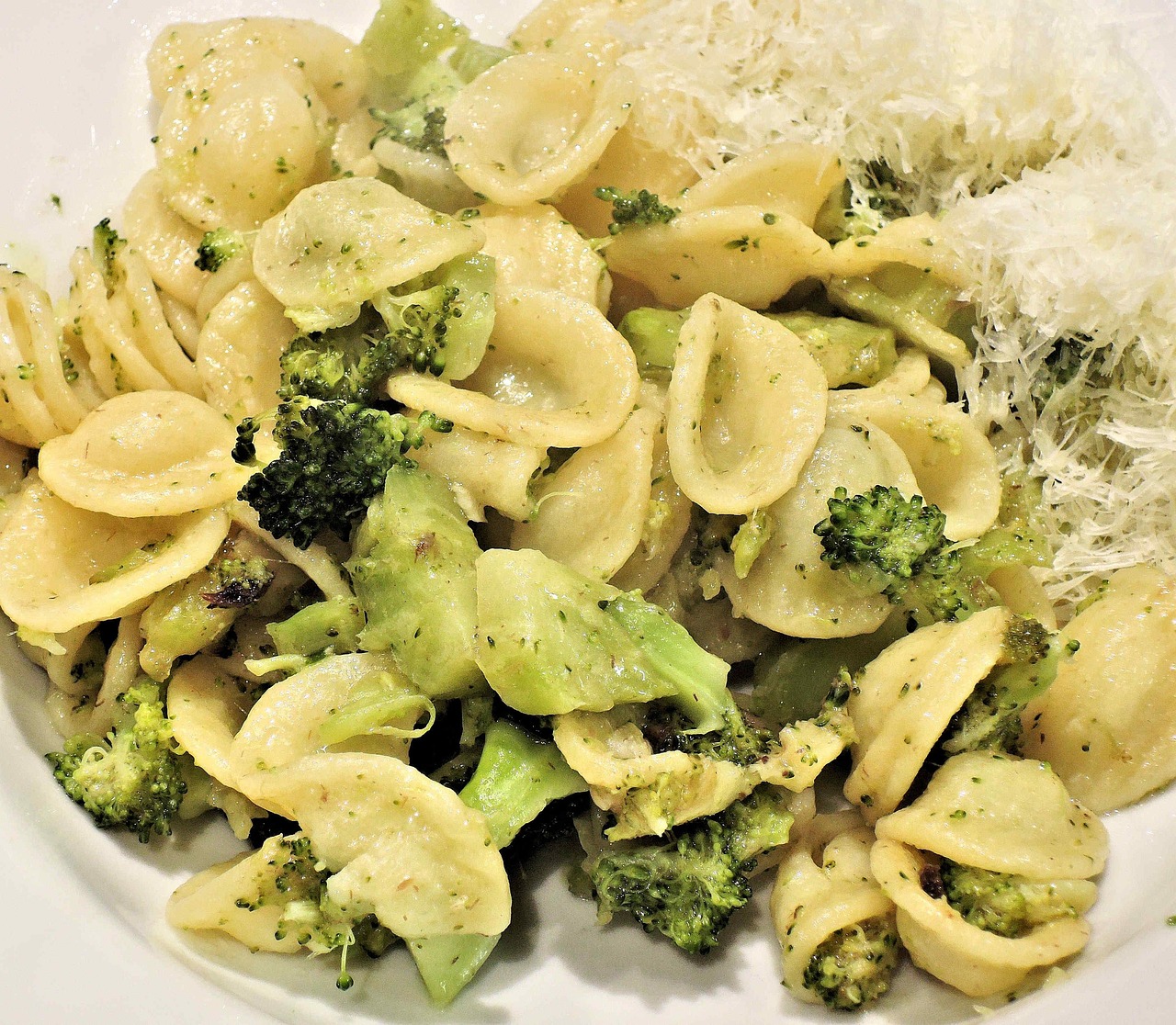 Pasta with Broccoli and Cheese