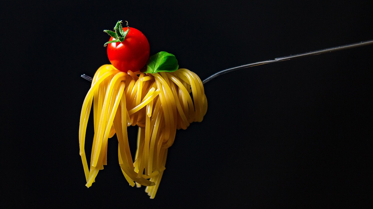 Pasta with Tomato and Basil