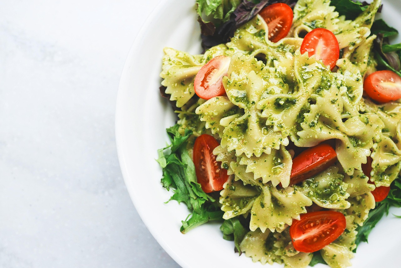 Pesto Pasta with Cherry Tomatoes and Arugula