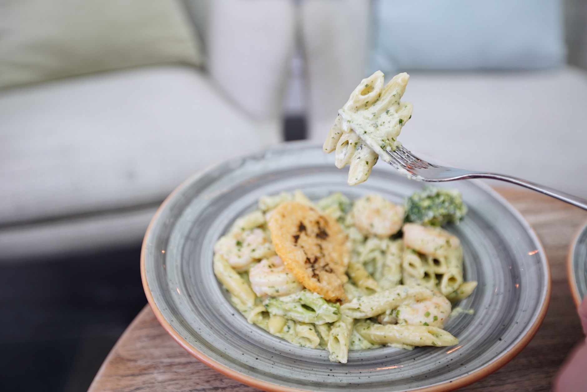 Pesto Pasta with Shrimp and Garlic Bread