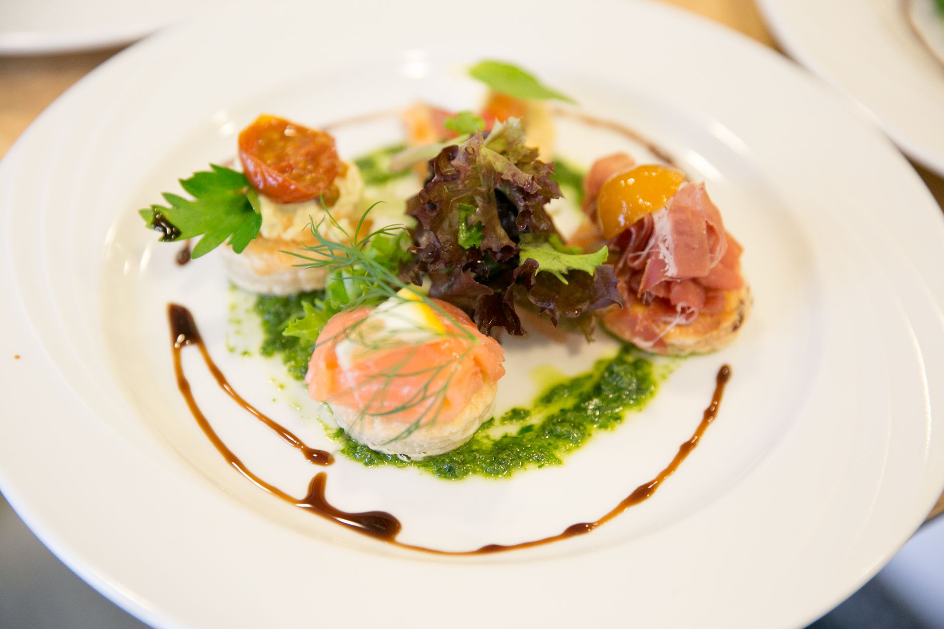 Seared Scallops with Prosciutto and Herb Sauce