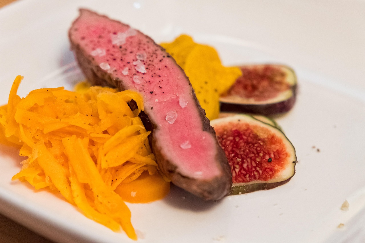 Seared Steak with Figs and Carrot Salad