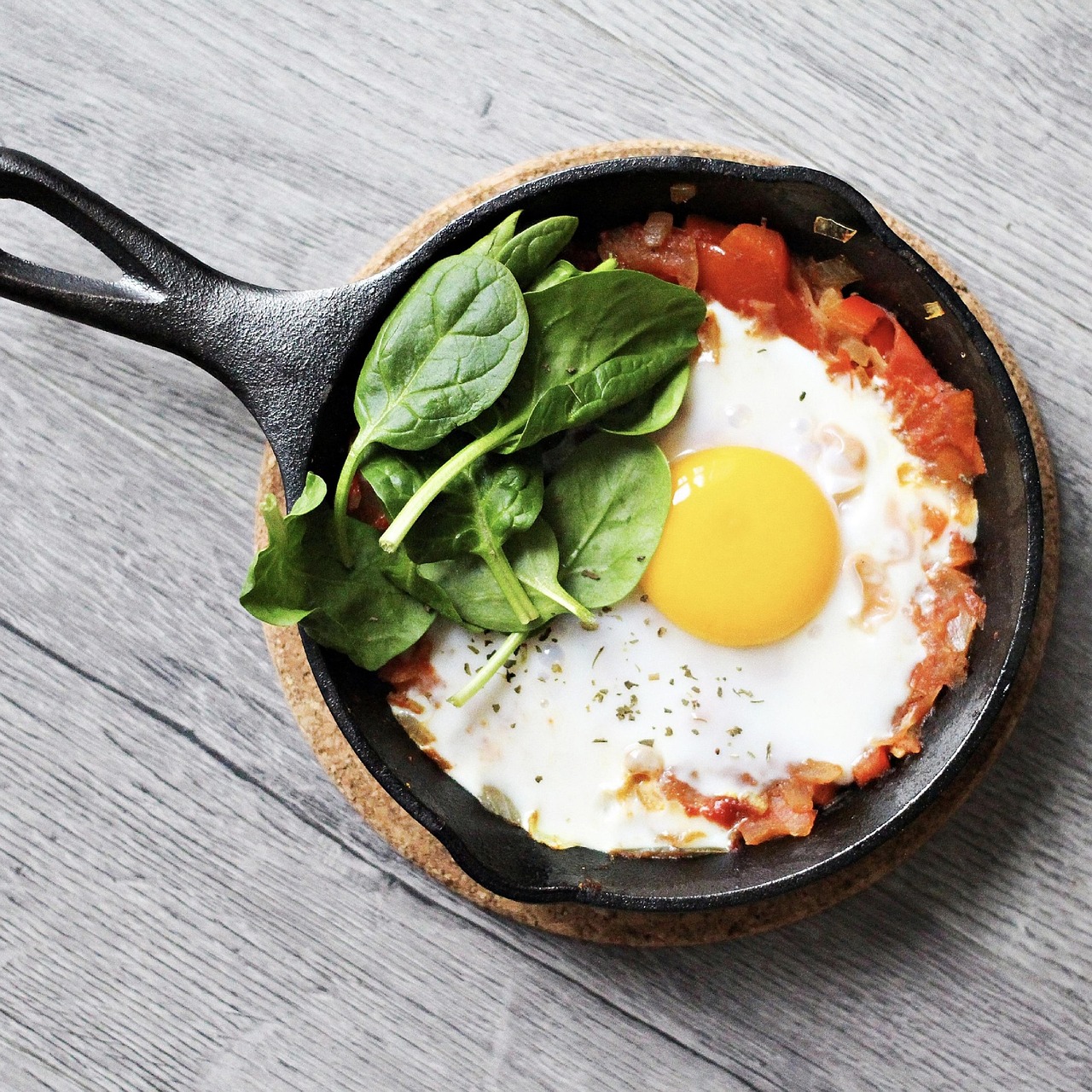 Spinach and Tomato Baked Egg
