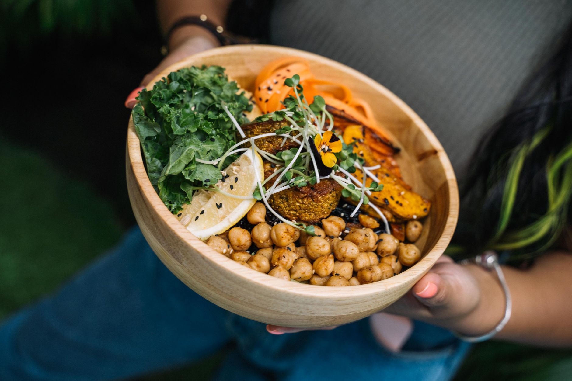 Vegetable Bowl with Chickpeas and Quinoa