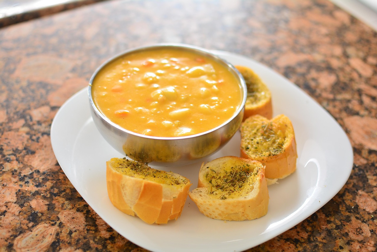 Vegetable Soup with Garlic Bread