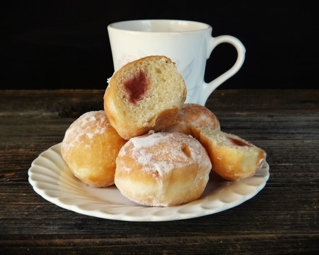 15-Min Paczki Donuts (Polish Fried)