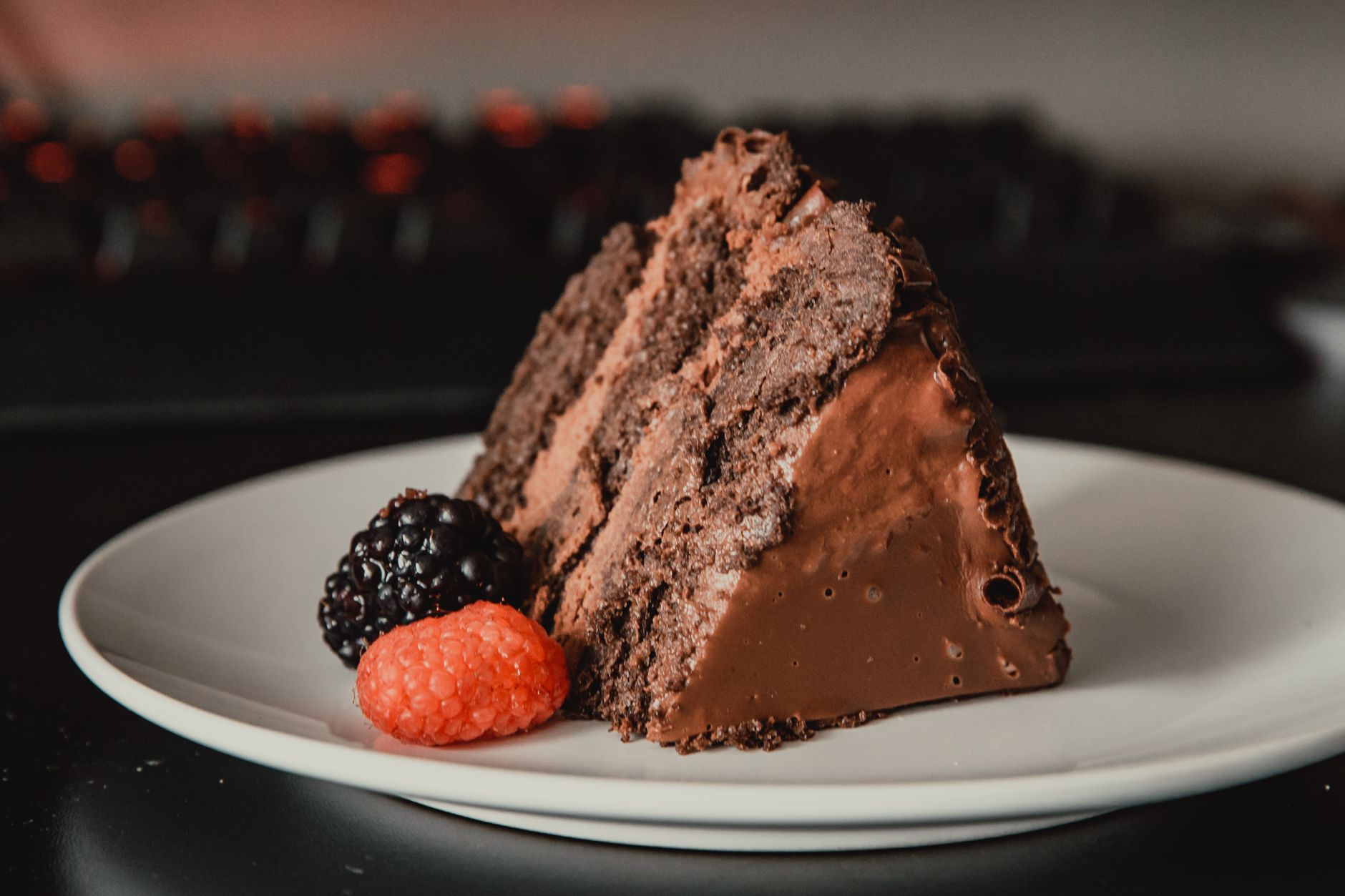 15-Minute Chocolate Cake with Berries