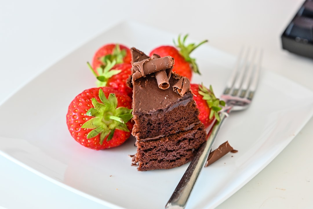 15-Minute Chocolate Fudge Cake with Berries