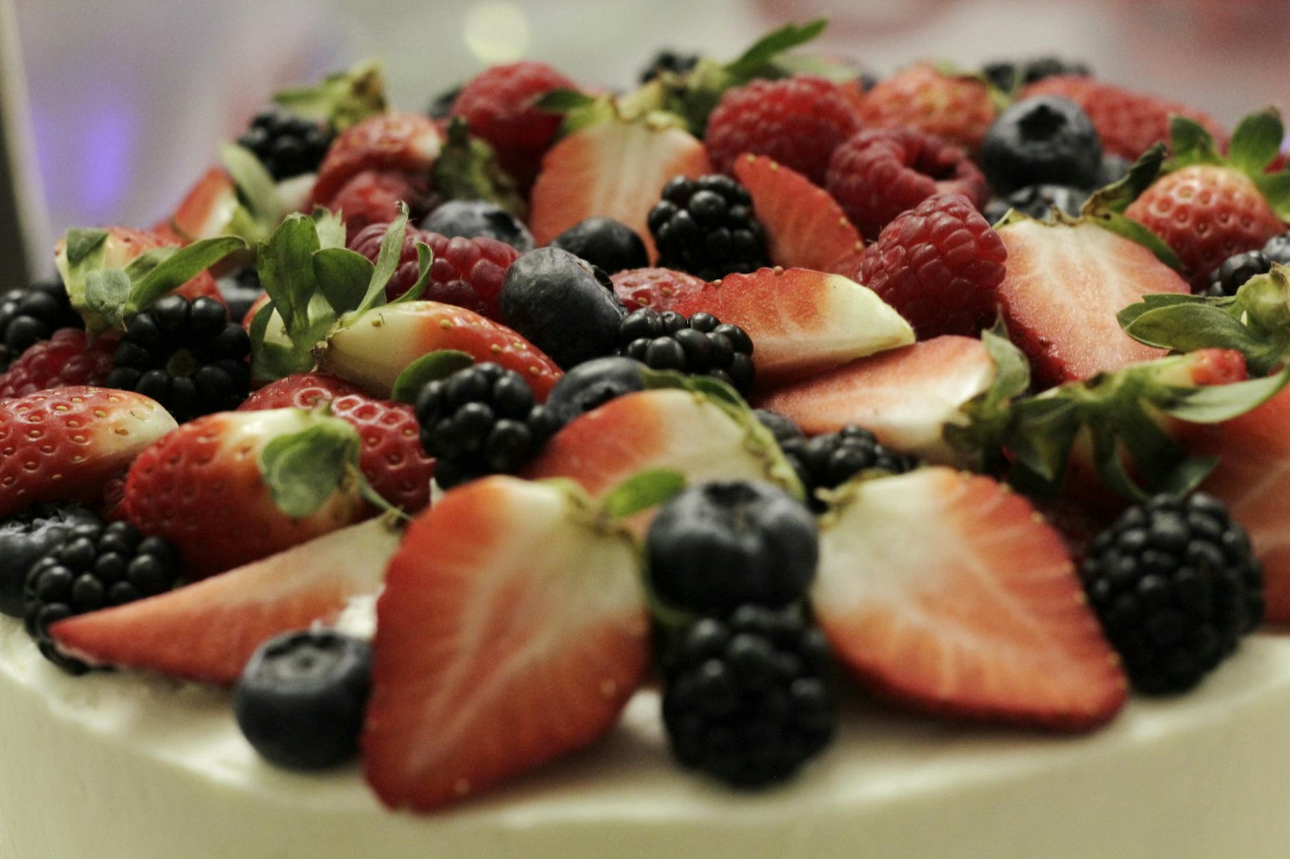 5-Min Berry Pavlova Bites