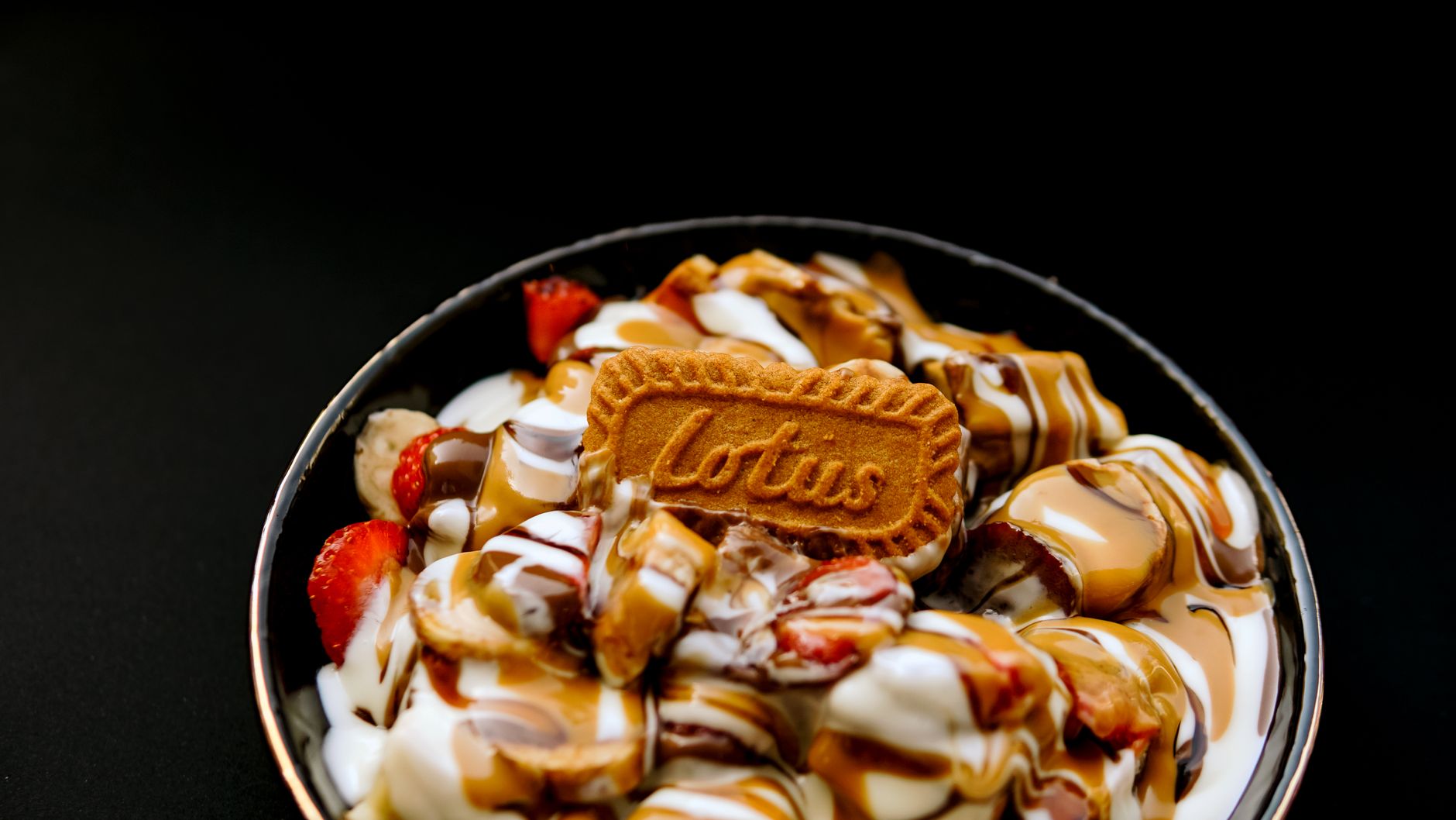 Apple Nachos with Caramel & Cream