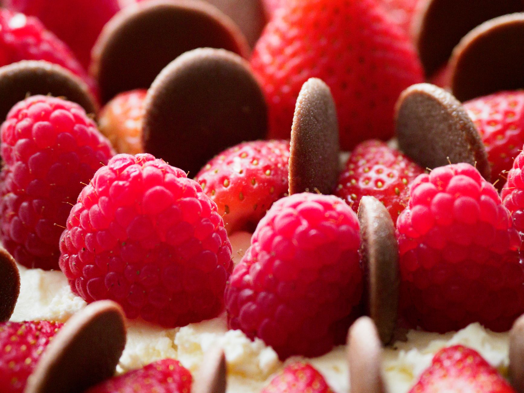 10-Minute Berry Pavlova Nests with Chocolate