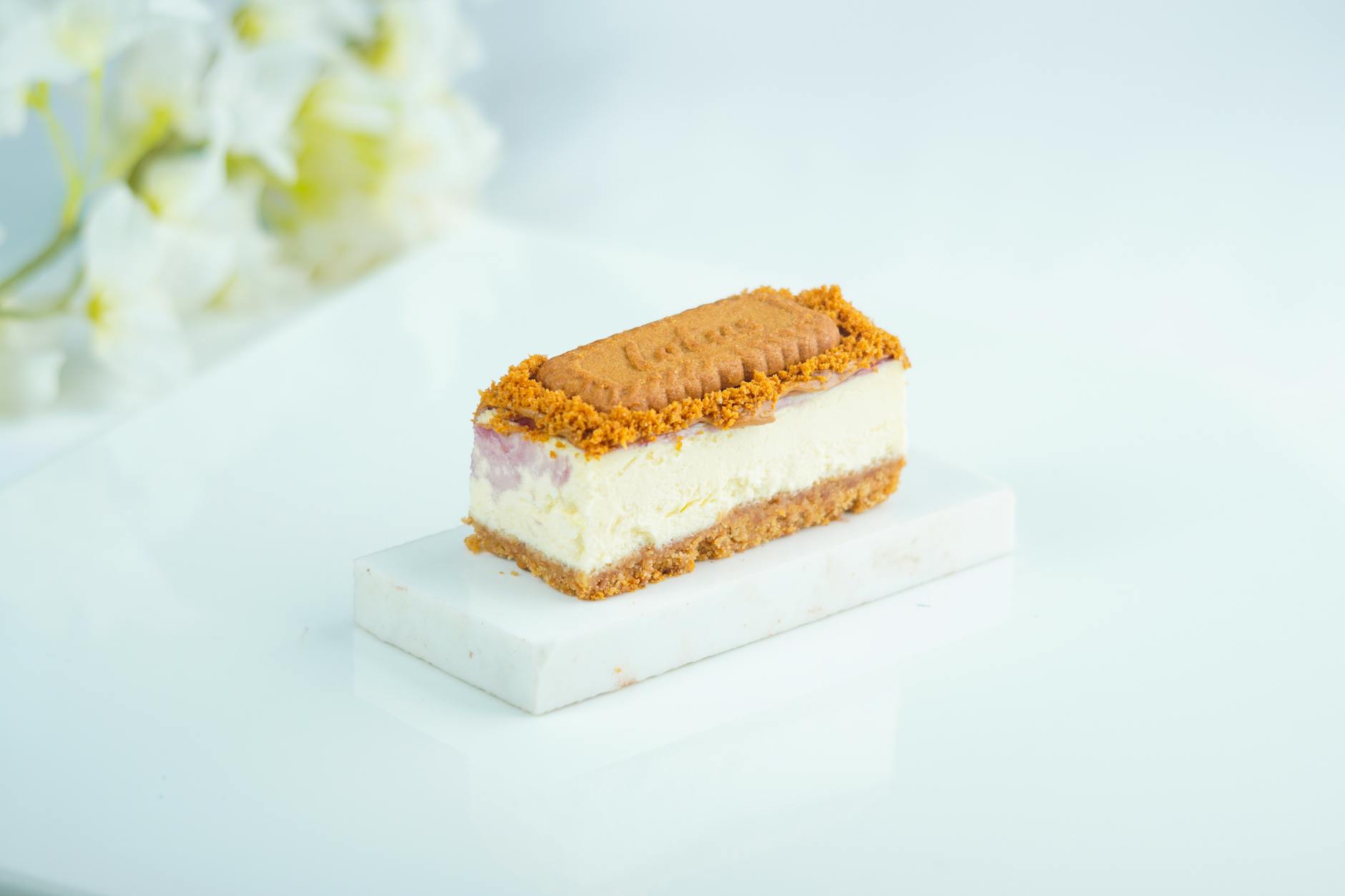 15-Minute No-Bake Biscoff Cheesecake Bars