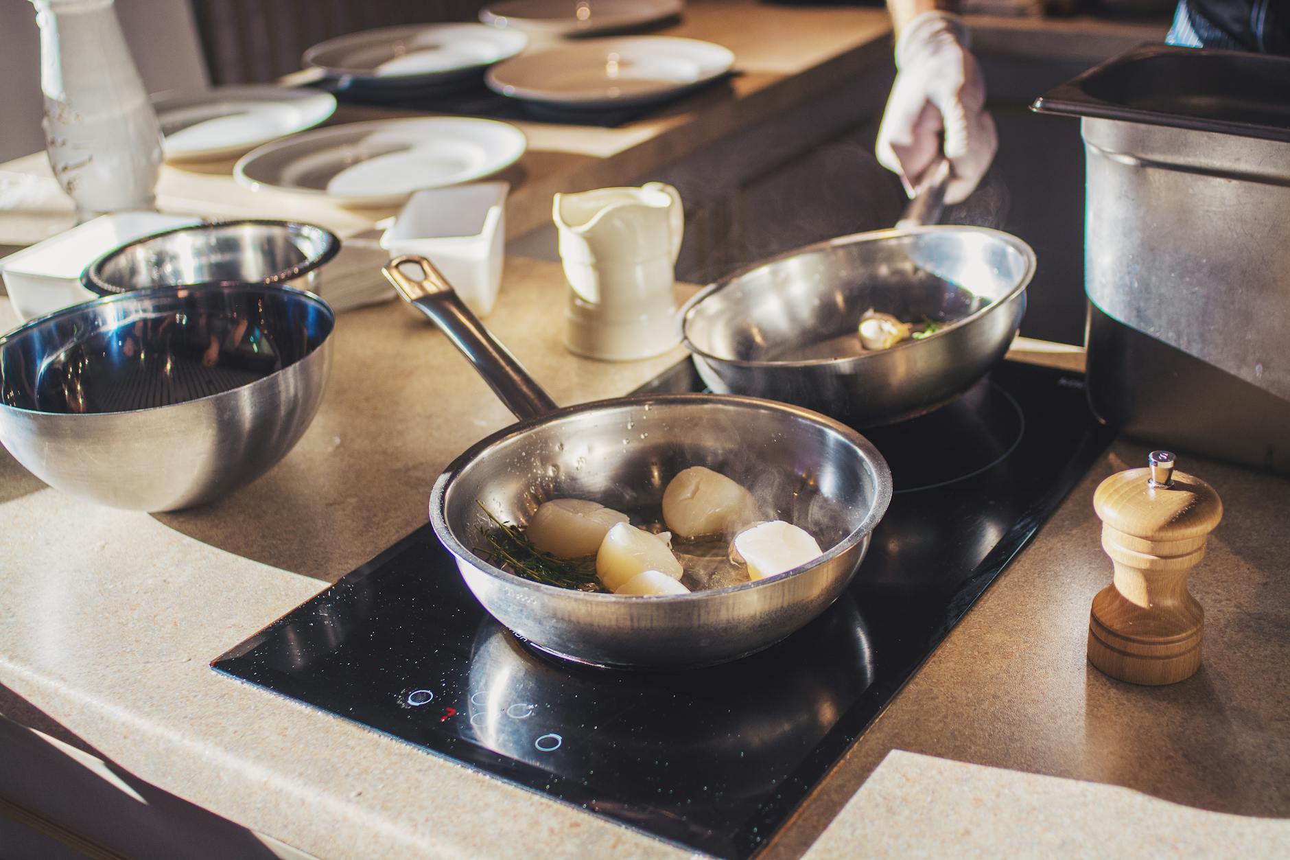 Butter-Basted Scallops with Lemon