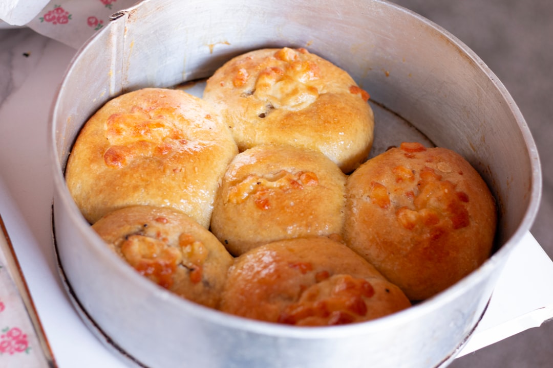Cheesy Garlic Hawaiian Roll Bread