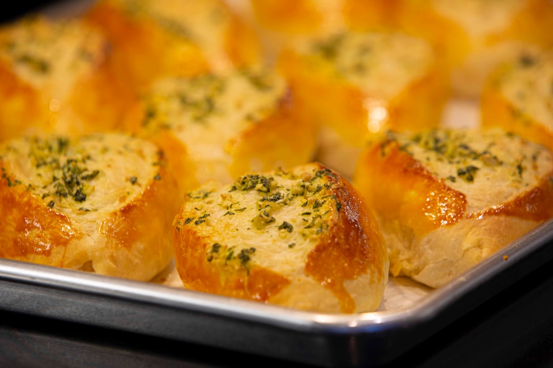 Cheesy Garlic Hawaiian Roll Pull-Apart