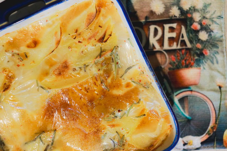 Cheesy Potato Stretch (Aligot)