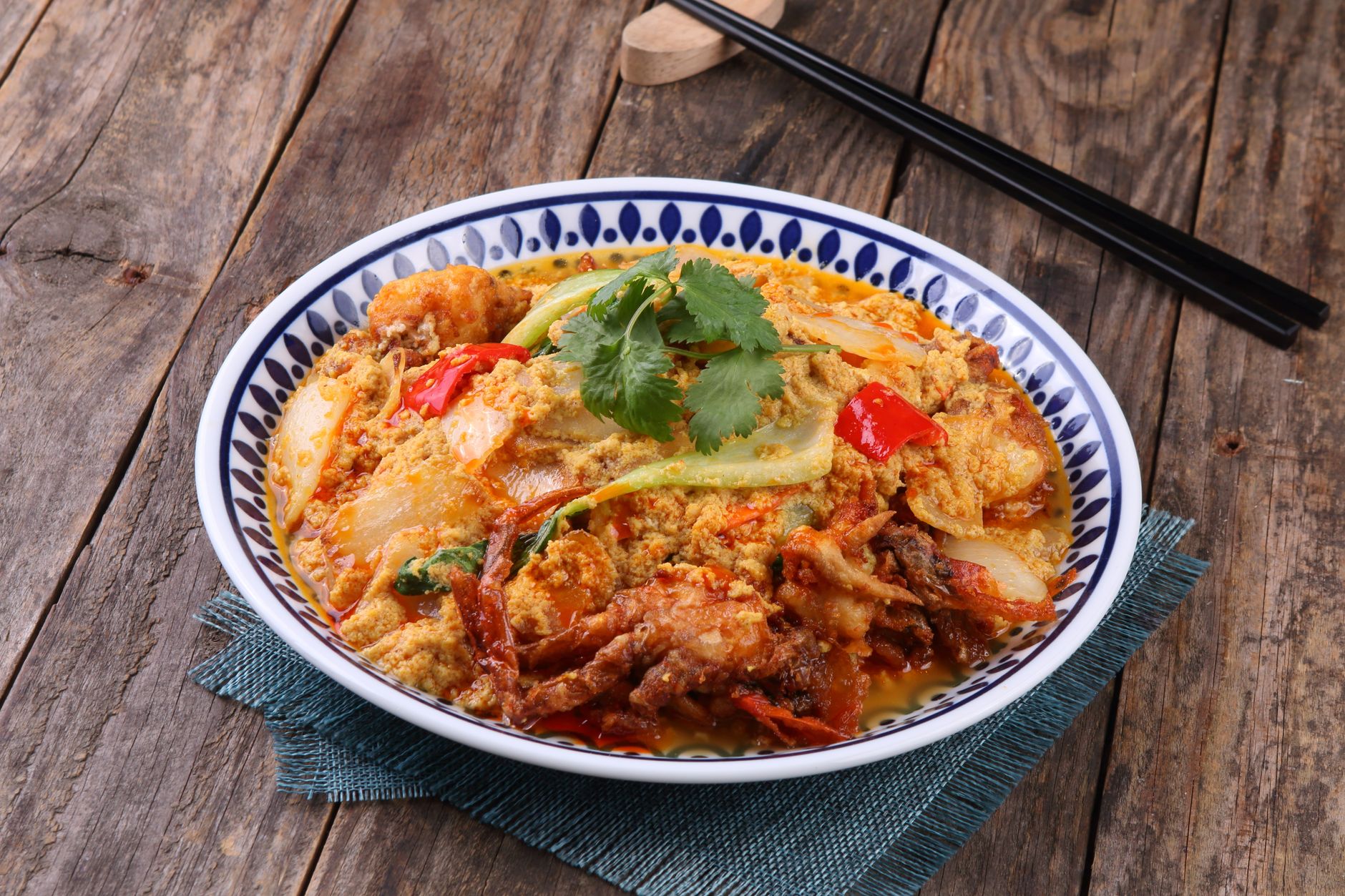 Chili Crisp Shrimp Curry (Pad Pong Kari)