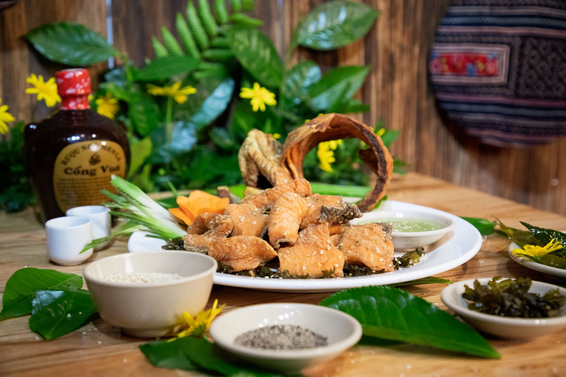 Crispy Garlic Fish with Dipping Sauce