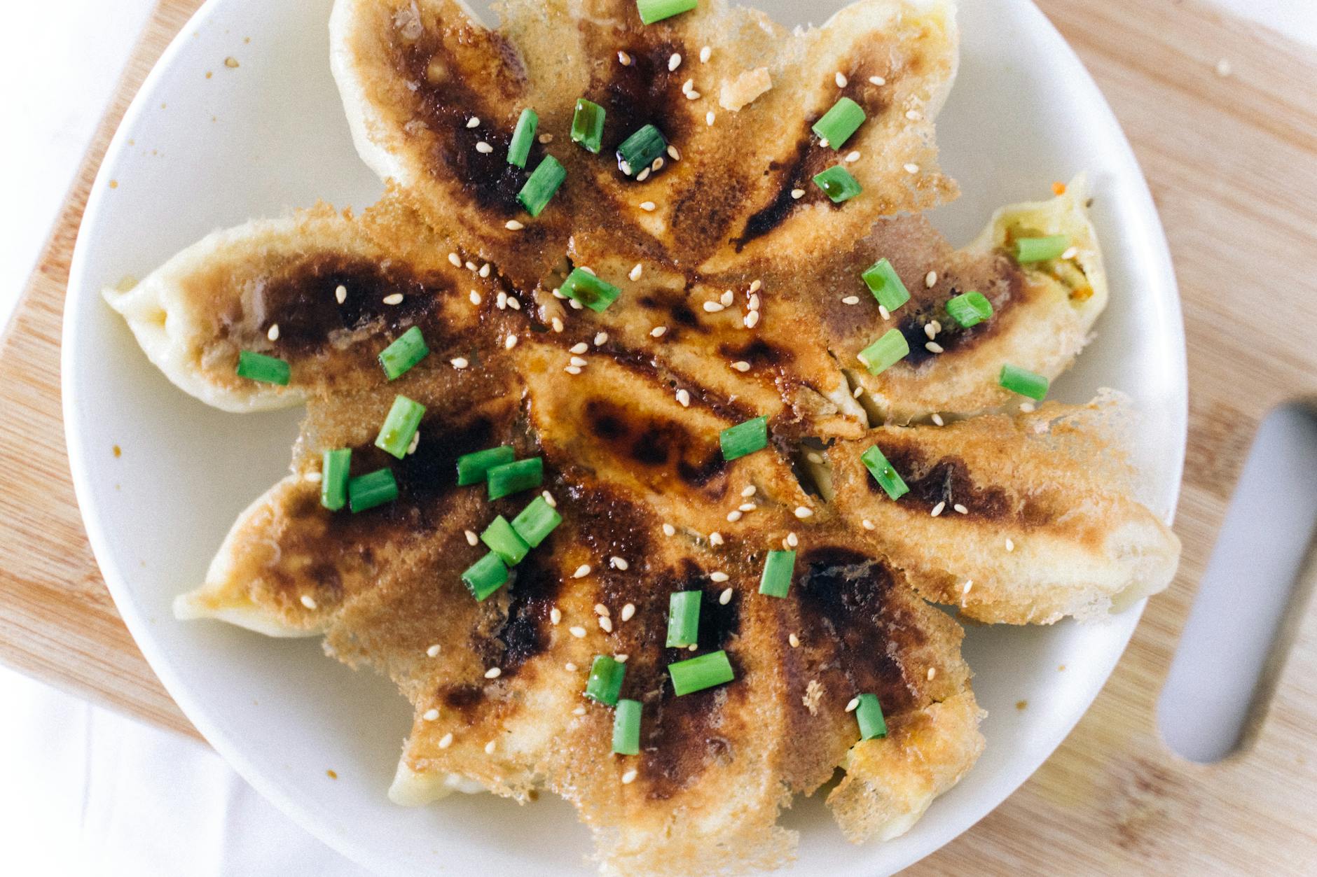 Crispy Pan-Fried Pork Gunmandu