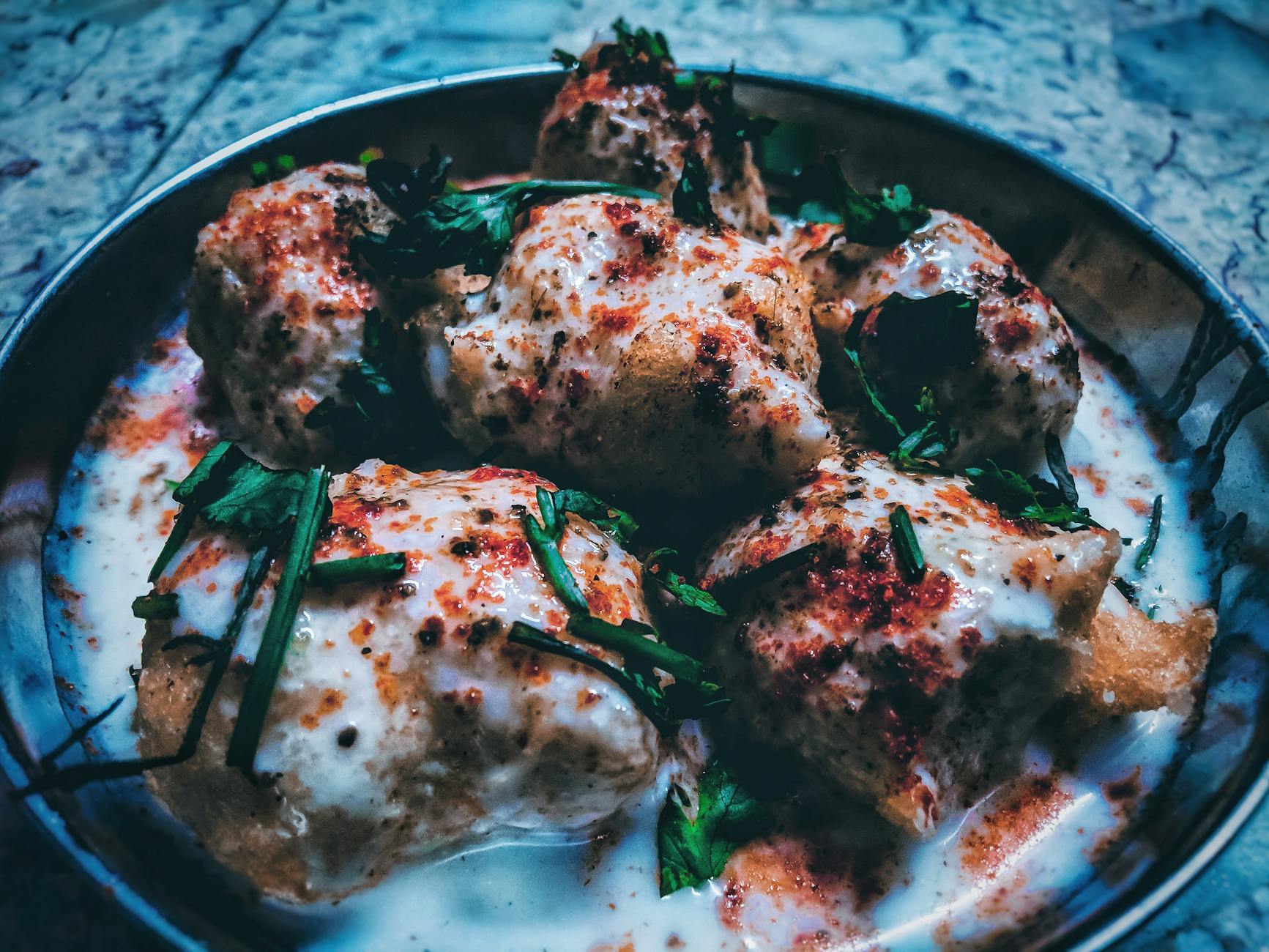 Crispy Potato Patties with Yogurt & Chutney