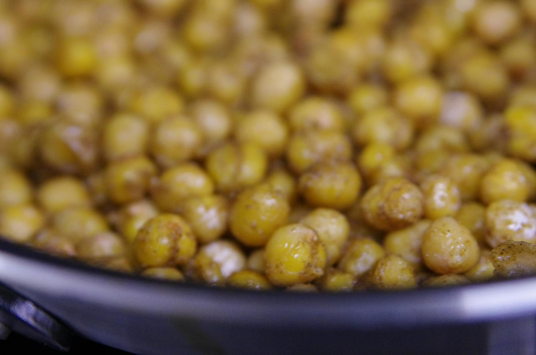 Crispy Spiced Air Fryer Chickpeas
