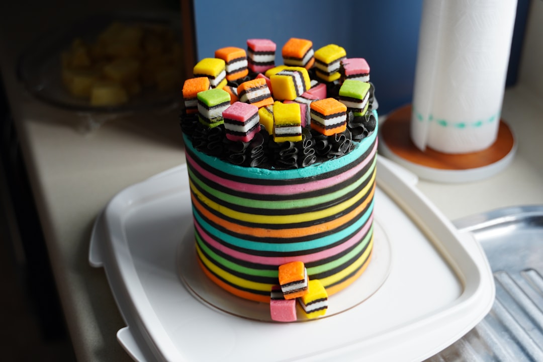 5-Minute Rainbow Cake (No Bake)