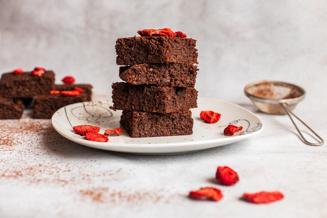 5-Min Fudgy Brownie Bites with Strawberries