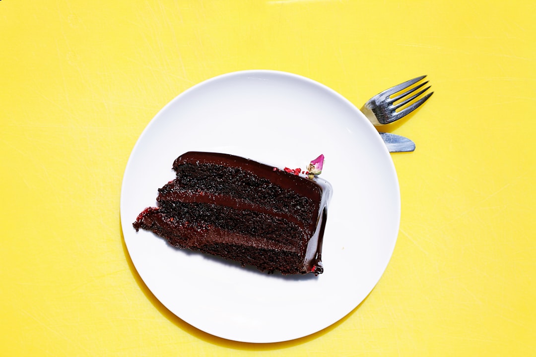 10-Minute Fudgy Chocolate Cake Bites