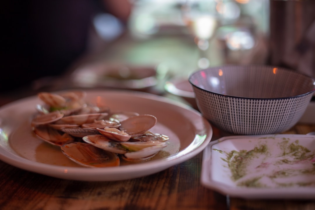 20-Min Garlic Clams with Cilantro