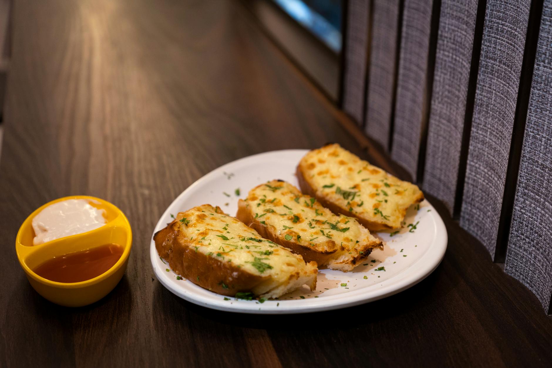 Garlic Parmesan Pull-Apart Bread